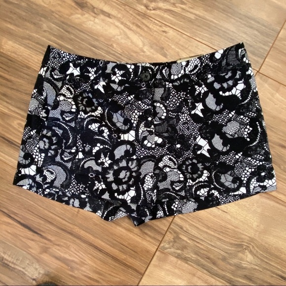 Express Shorts - Picture 1 of 4